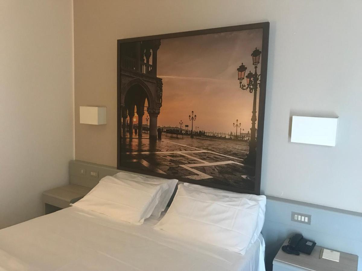 Hotel Principe Palace Лидо-ди-Езоло Экстерьер фото